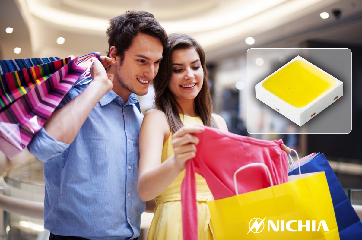 2021 03 Nichia shopping couple very colorful and seemingly happy .jpg