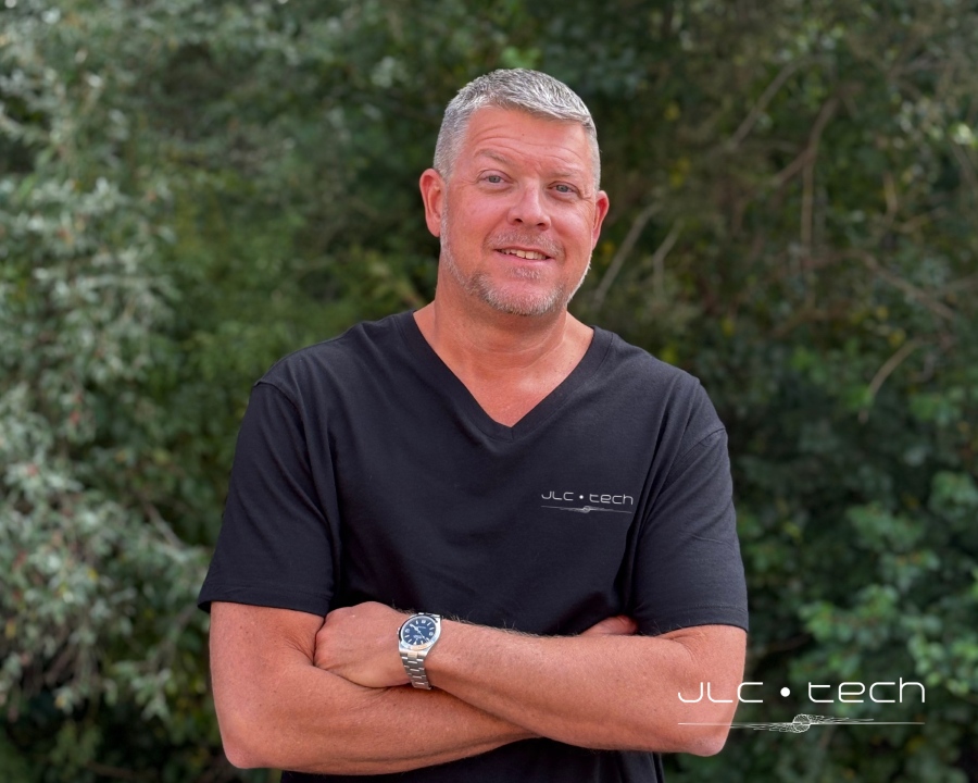 Ian Ielfield Headshot.jpg